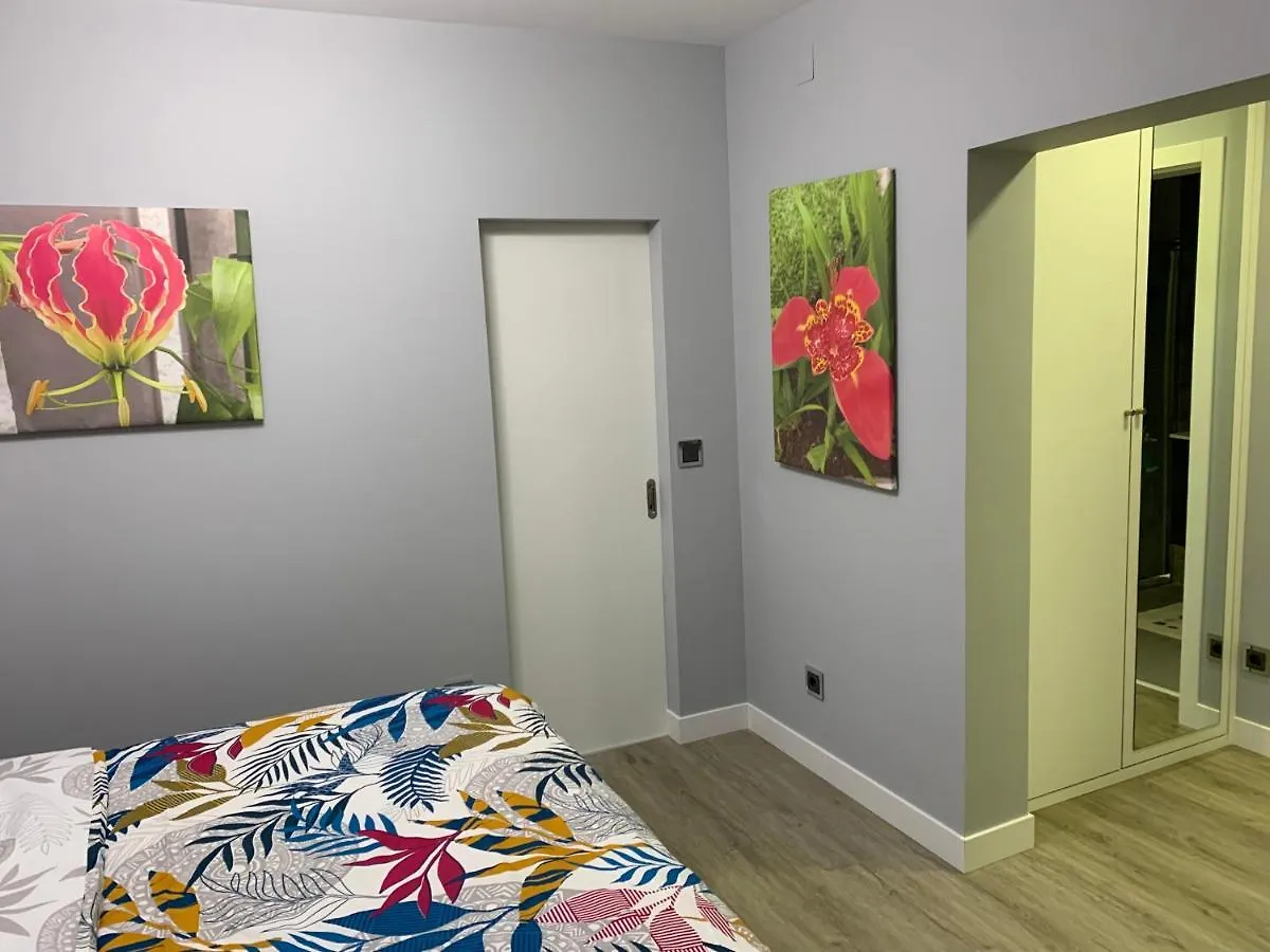 Funchal Apt- Sleeps 2 - Pool & Parking - Madeira Portugal