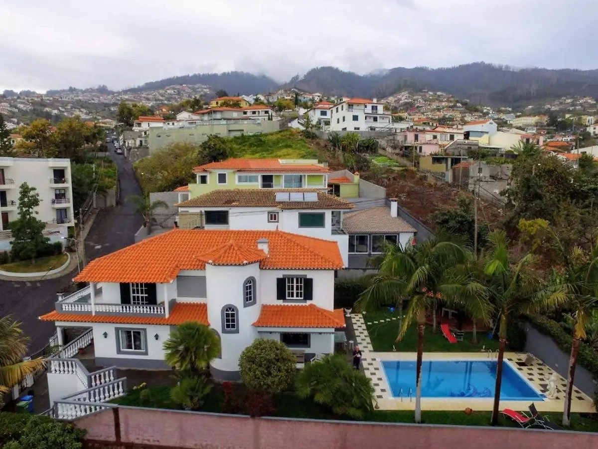 Funchal Apt- Sleeps 2 - Pool & Parking - Madeira Apartment Funchal (Madeira)