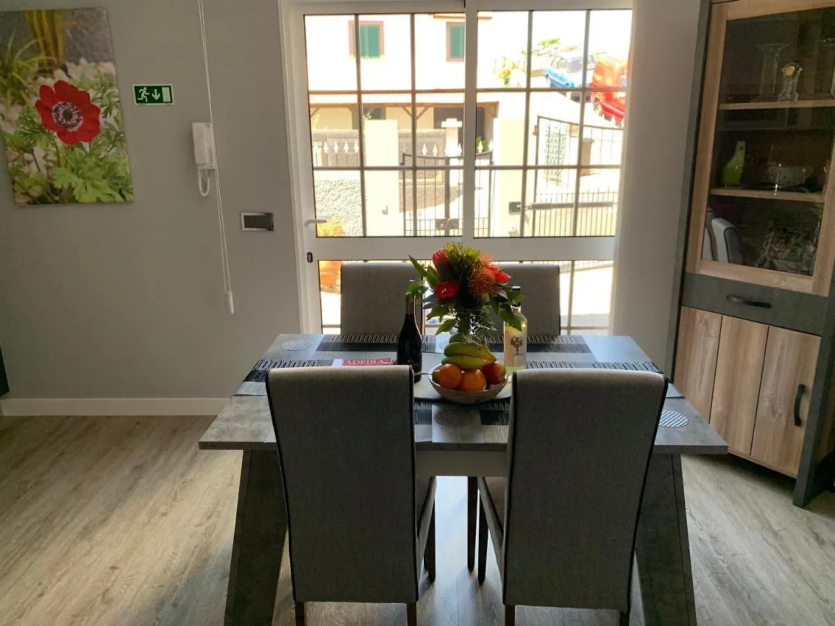 Apartment Funchal Apt- Sleeps 2 - Pool & Parking - Madeira