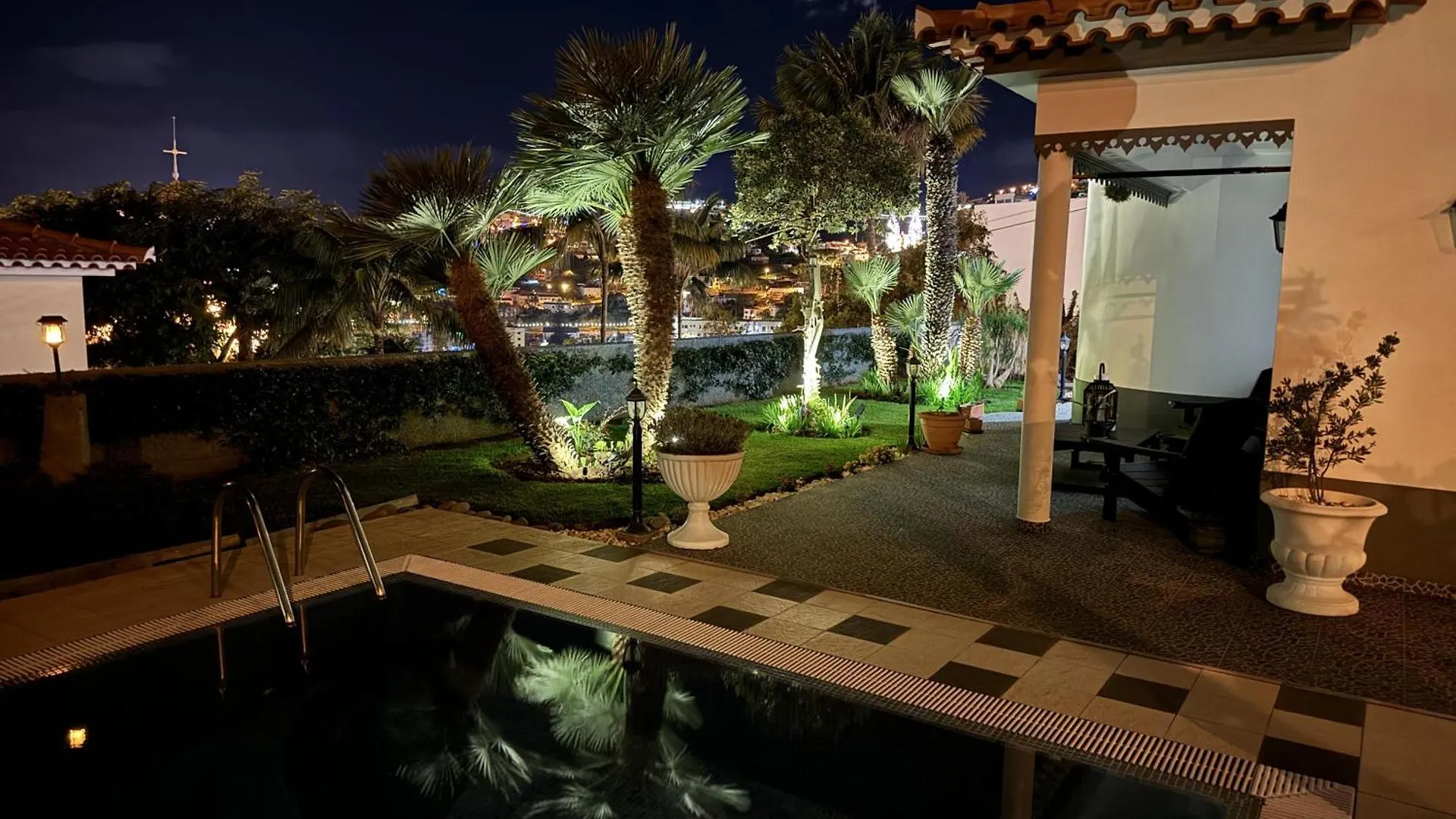 Funchal Apt- Sleeps 2 - Pool & Parking - Madeira Funchal (Madeira)