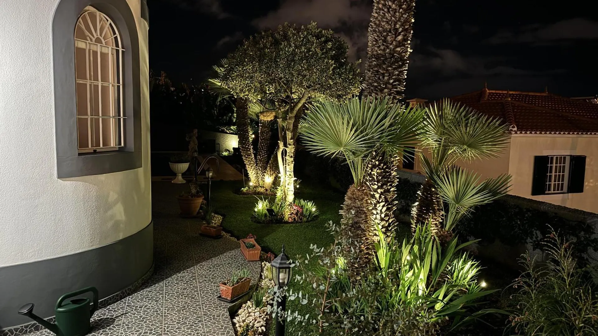 Apartment Funchal Apt- Sleeps 2 - Pool & Parking - Madeira