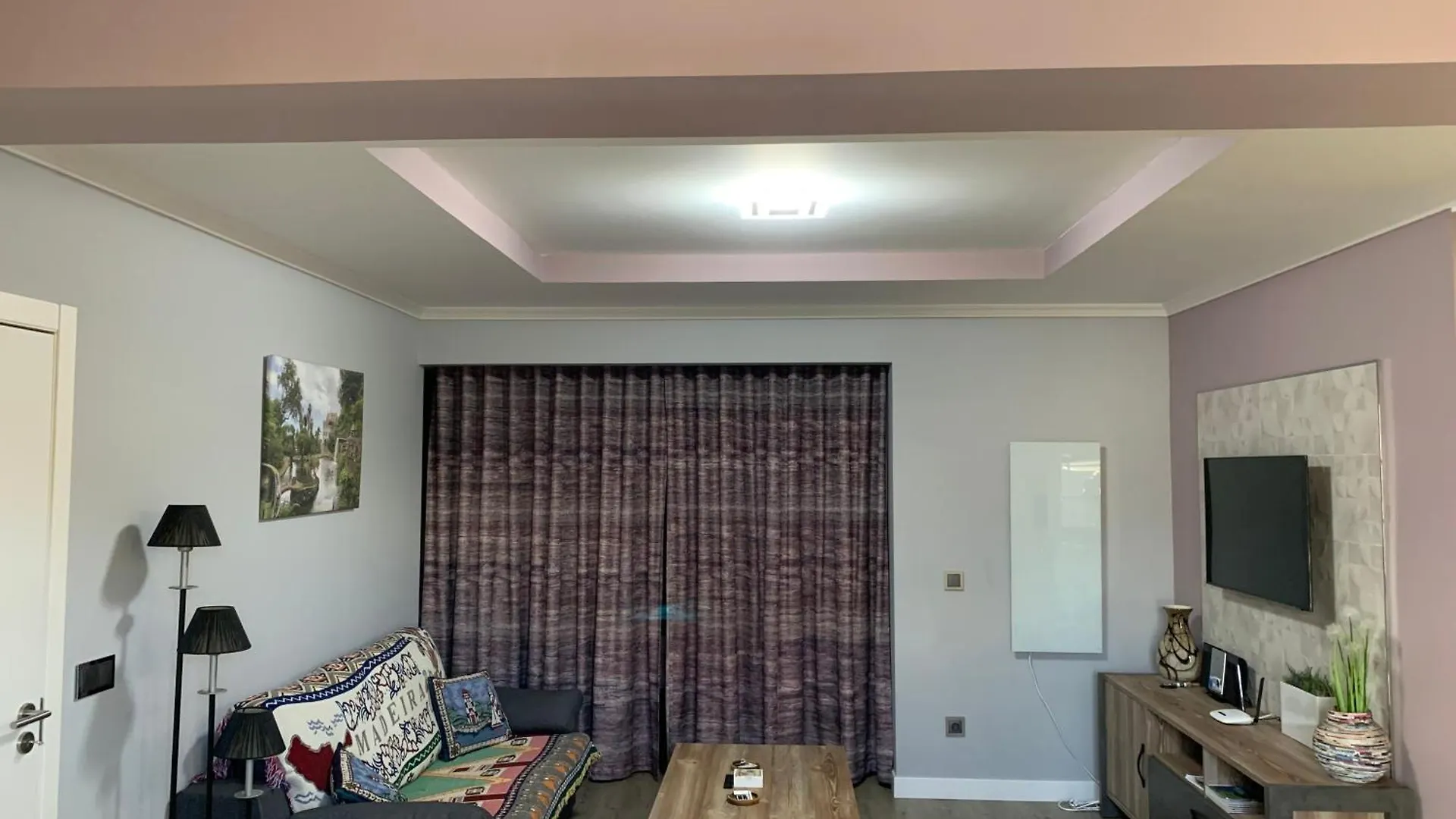 Apartment Funchal Apt- Sleeps 2 - Pool & Parking - Madeira Portugal