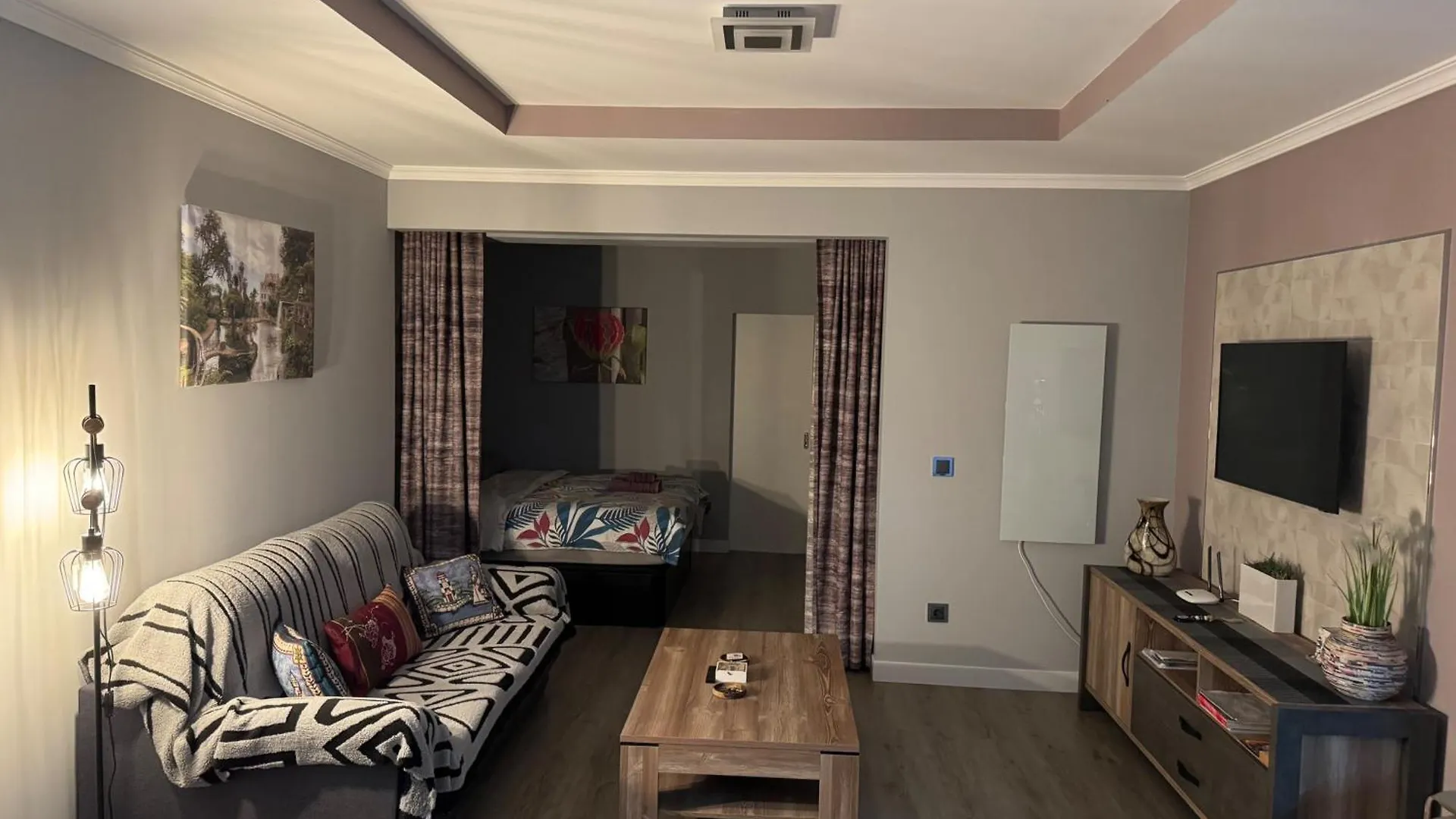 Funchal Apt- Sleeps 2 - Pool & Parking - Madeira Apartment Funchal (Madeira)